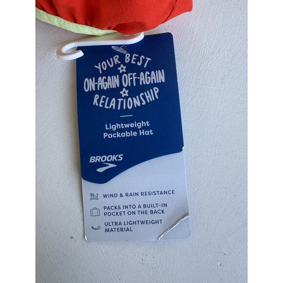 NWT Brooks Lightweight Packable Running Hat Reflective Pink One Size Fits All cl - Picture 2 of 5